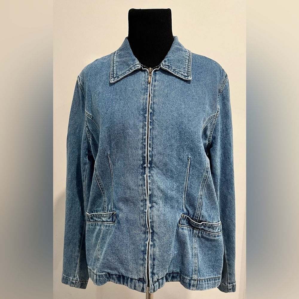 Zip up Jean jacket, Jean shirt, size Medium